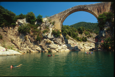 Banyistes al Riu Llierca