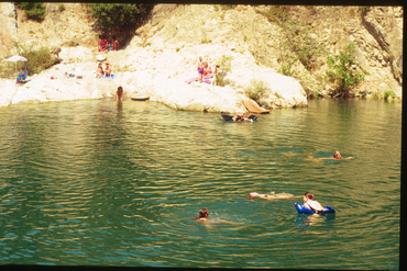 Banyistes al Riu Llierca