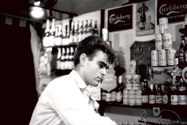 Home jove treballant en un bar ambulant de les Fires de Sant Narcís 