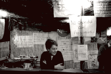 Donan treballant en un bar ambulant de les Fires de Sant Narcís 