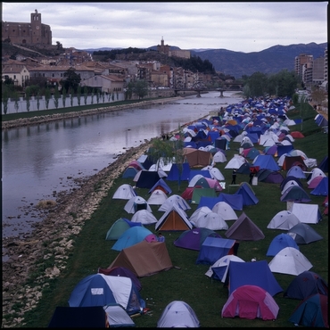 Acampada reivindicativa a la riba del riu Segre