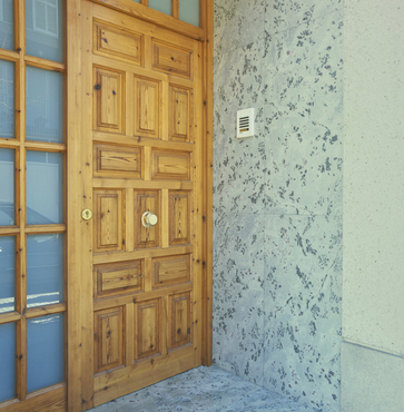 Portal exterior d'un edifici