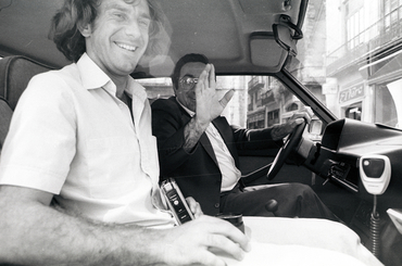 Joaquim Nadal, alcalde de Girona, amb el seu cotxe a la Plaça del Vi de Girona 