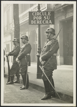 Desfilada militar en motiu de la Vistia del General Francisco Franco a Barcelona