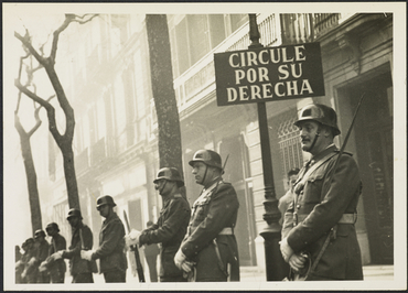 Desfilada militar en motiu de la Vistia del General Francisco Franco a Barcelona