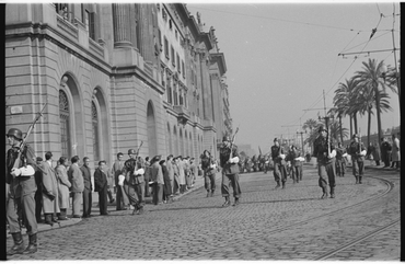 Desfilada militar en motiu de la Vistia del General Francisco Franco a Barcelona