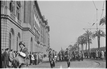 Desfilada militar en motiu de la Vistia del General Francisco Franco a Barcelona