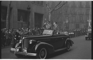 Desfilada militar en motiu de la Vistia del General Francisco Franco a Barcelona