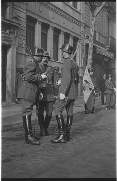 Desfilada militar en motiu de la Vistia del General Francisco Franco a Barcelona