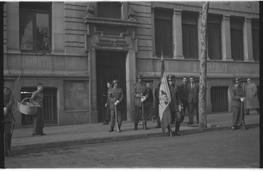 Desfilada militar en motiu de la Vistia del General Francisco Franco a Barcelona