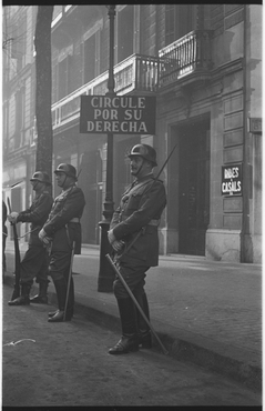 Desfilada militar en motiu de la Vistia del General Francisco Franco a Barcelona