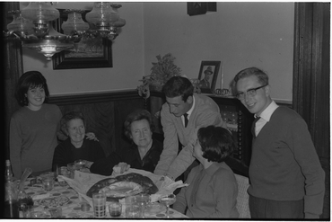 Persones assegudes en un saló el dia de Rams