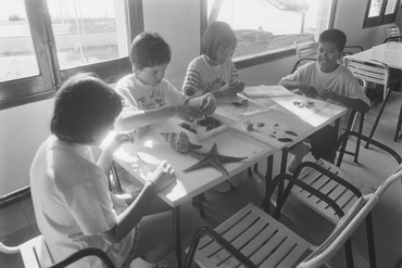 Alumnes fent activitats de l'Escola del Mar de Calella