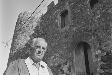 Alcalde de Brunyola davant del castell