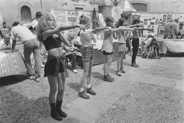 Activitats al carrer durant la Fira d'Entitats a Castelló d'Empúries